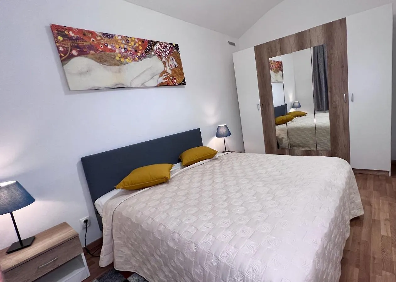 Ground Floor Apartment Prag
