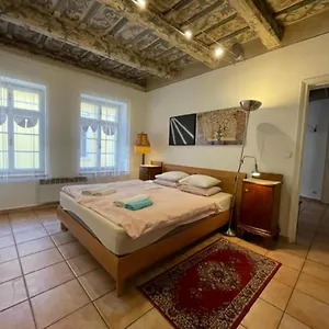Apartment Historical With Balcony, Prag