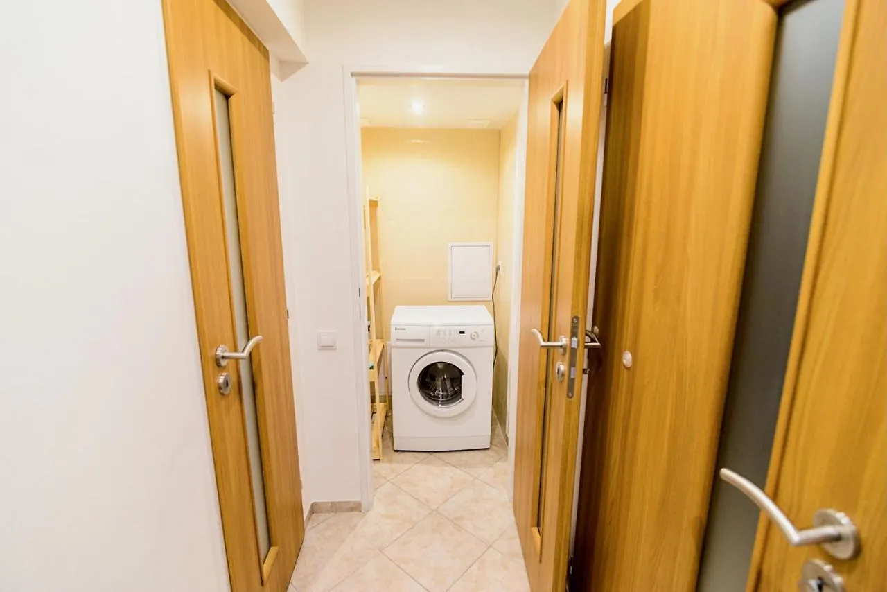 Ground Floor Apartment Praha Česká republika